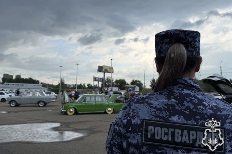 Сотрудники Росгвардии обеспечили безопасность празднования Дня молодежи в Красноярском крае 