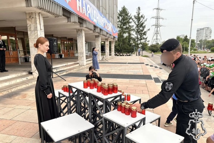 В Красноярском крае в День памяти и скорби росгвардейцы приняли участие в памятных мероприятиях
