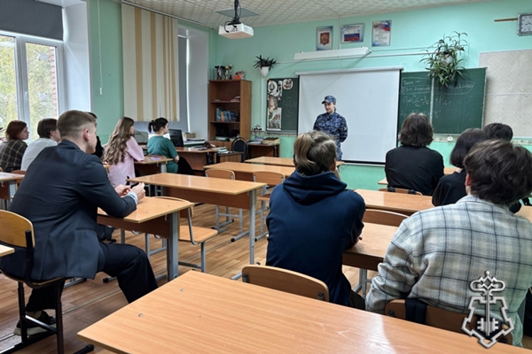 В Дивногорске росгвардейцы провели профориентационный урок со школьниками