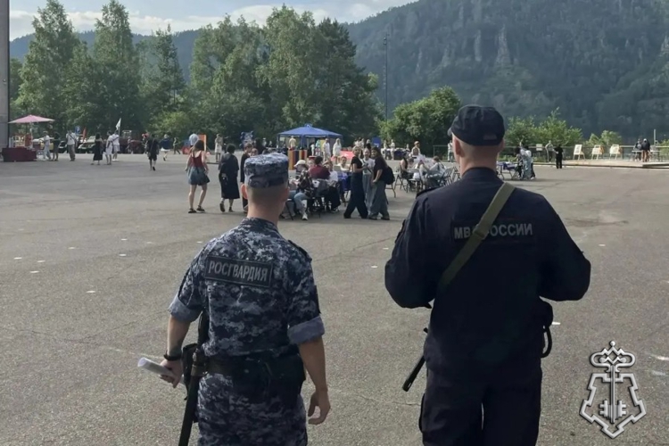 В Красноярском крае сотрудники Росгвардии обеспечили правопорядок во время проведения выпускных мероприятий