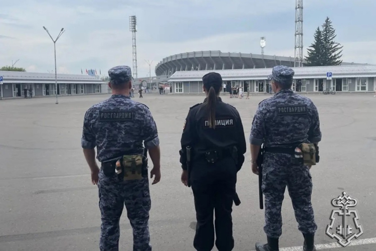 Росгвардейцы обеспечили безопасность футбольного матча в Красноярске