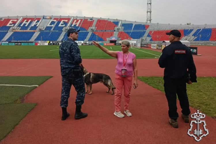 Росгвардейцы обеспечили безопасность футбольного матча в Красноярске