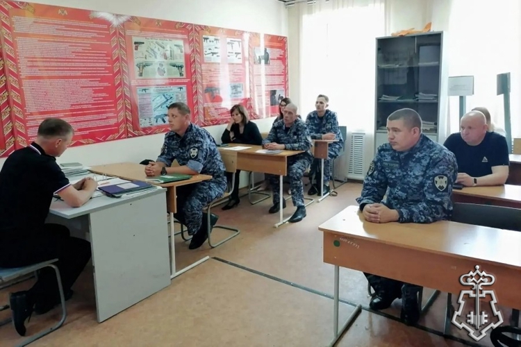 В Ужурском округе с сотрудниками Росгвардии проведено занятие по вопросам соблюдения требований уголовного законодательства