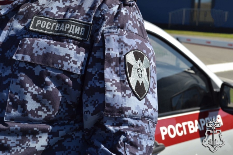 Росгвардейцызащитили работников гостиницы о неадекватного постояльца
