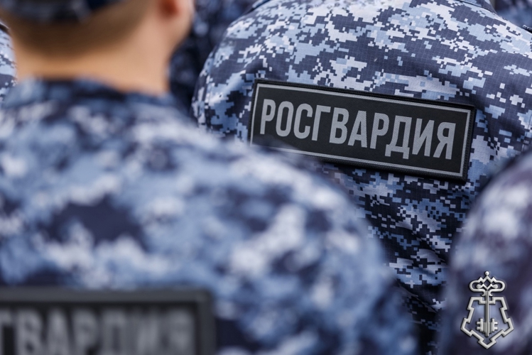 В Красноярске росгвардейцами задержан подозреваемый в краже из строительного гипермаркета