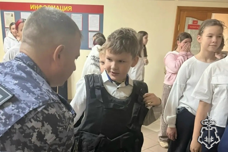 Школьники Лесосибирска побывали в гостях у сотрудников Росгвардии