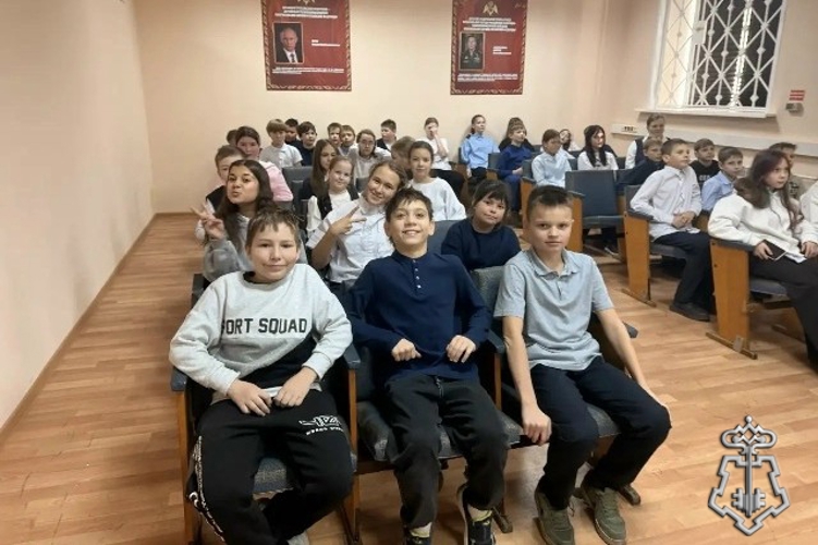 Школьники Лесосибирска побывали в гостях у сотрудников Росгвардии