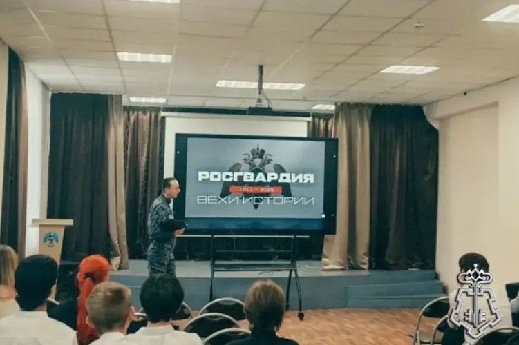 Сотрудники Росгвардии рассказали старшеклассникам о ведомстве и своей службе